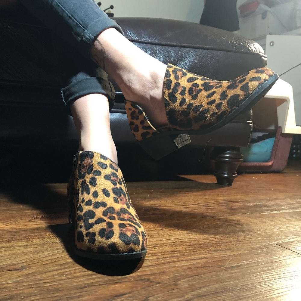 New leopard side cutout booties - Picture 8 of 8